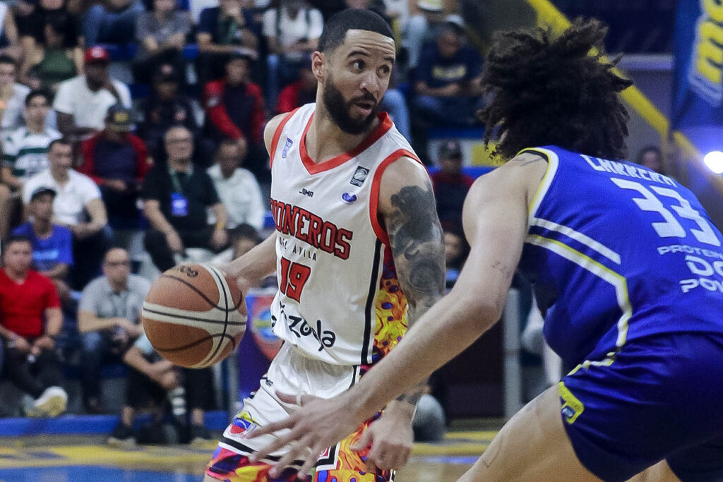 Heissler Guillent regresa a Pioneros del Ávila