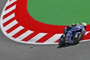Álex Márquez traza un viraje con su Ducati Desmosedici GP24, en el circuito de Barcelona-Cataluña.