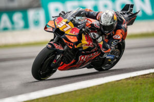 Pedro Acosta encabezó una caótica sesión de práctica del Gran Premio de Malasia de MotoGP