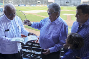 El Cardenal Baltazar Porras, Óscar Prieto Párraga Libro Beisbol se escribe con "S"