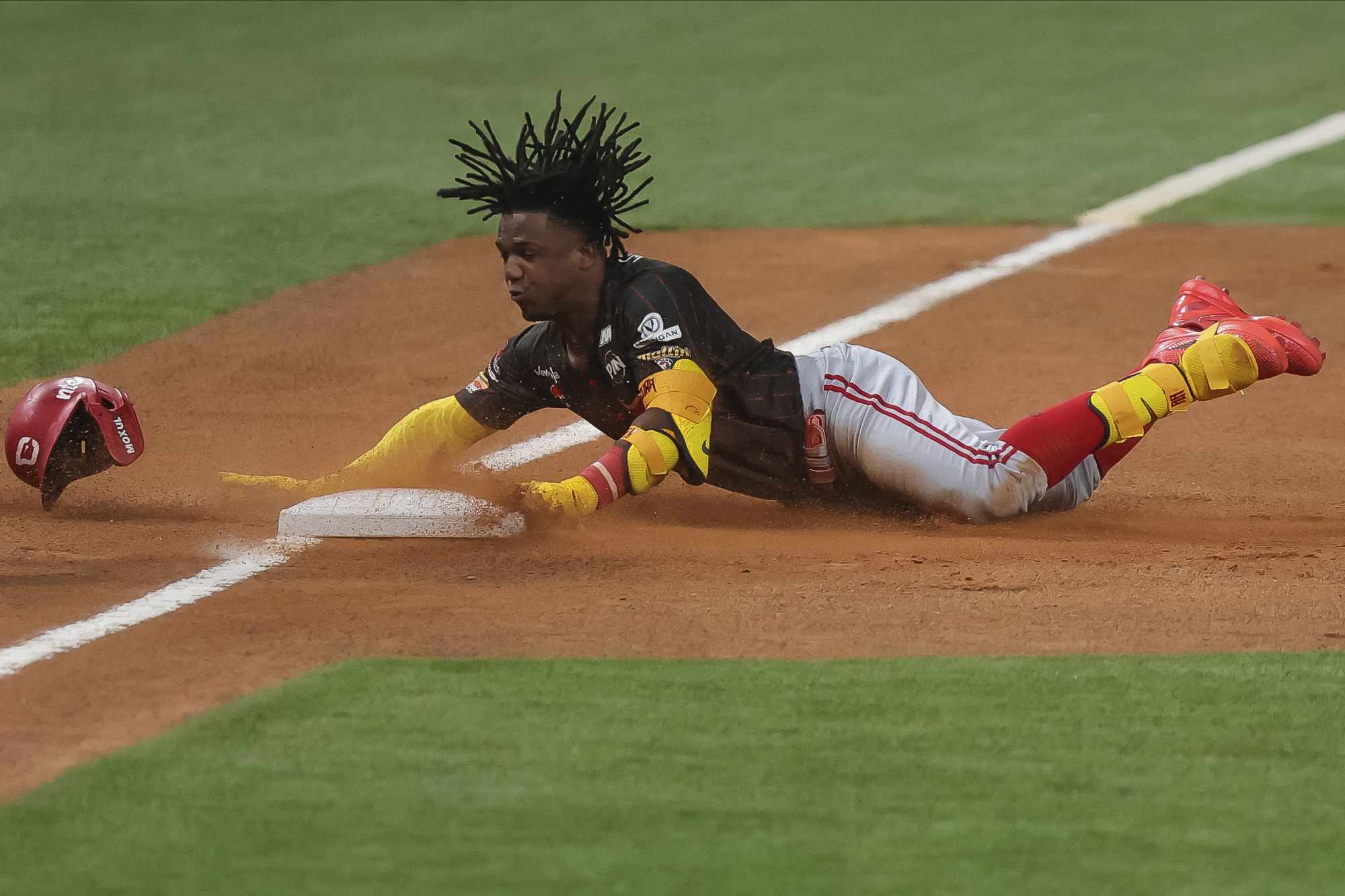 Luisángel Acuña cerro la navidad con ocho jonrones y 12 bases robadas