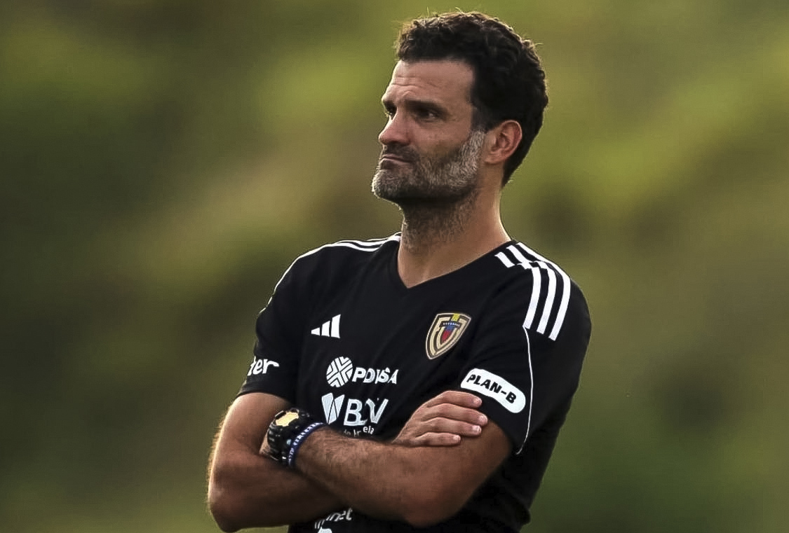 Oswaldo Vizcarrondo fue oficializado como nuevo director técnico de la Vinotinto, iniciando un nuevo ciclo en la selección venezolana.