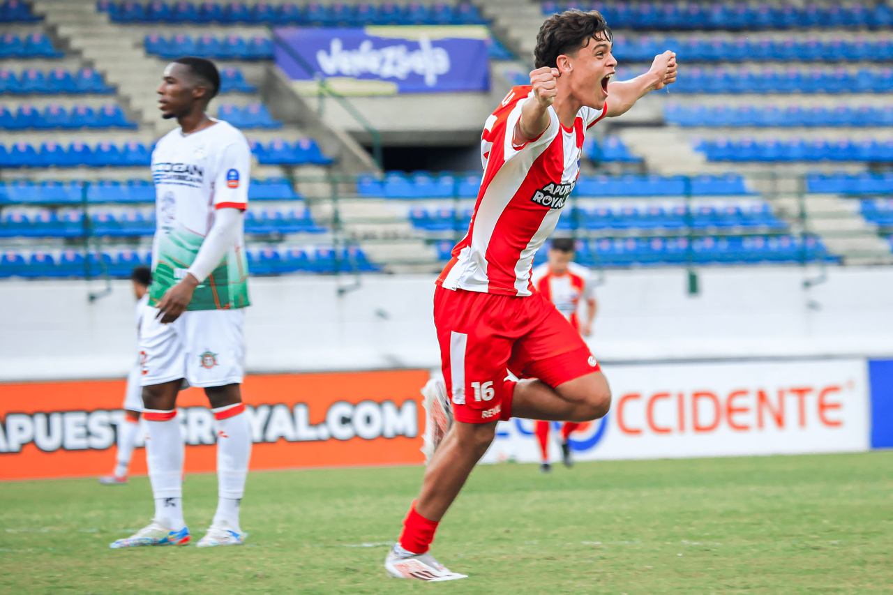 Romer Revilla Avila FC Futve 2