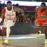 Campell Cameron de Diablos de Miranda con el balón | Foto: Edgar Basalo