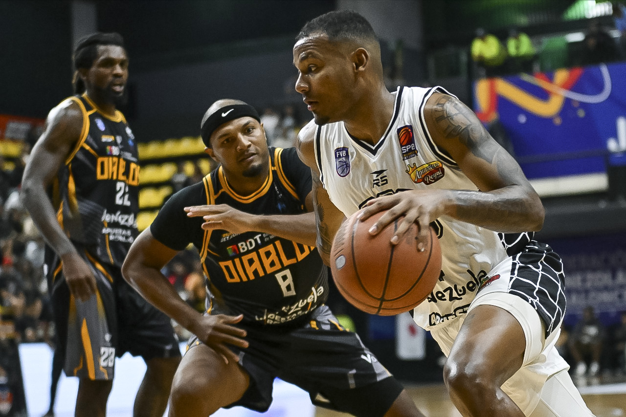 Luis Colón 21 puntos Cocodrilos de Caracas