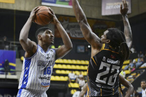 Eric Romero Trotamundos de Carabobo