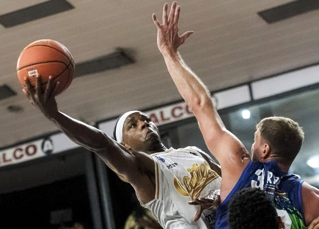 Nahziah Carter Gaiteros SPB