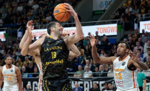 Marcelinho Huertas se enfrentó al Rytas Vilnius en diciembre de 2022