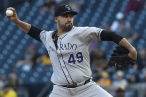Antonio Senzatela resurgió como relevista en Colorado