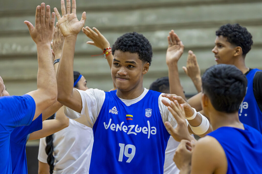 Chris Echezuría FVB