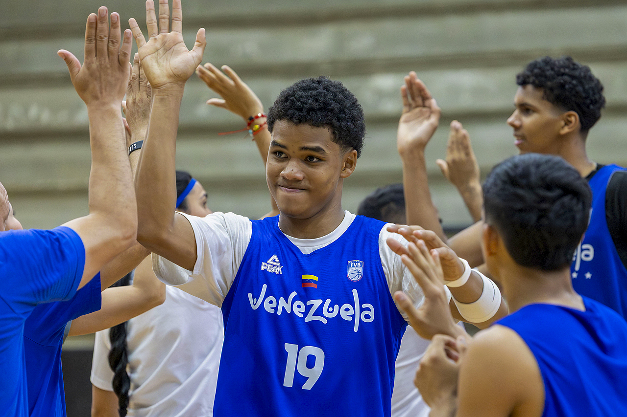 Chris Echezuría FVB