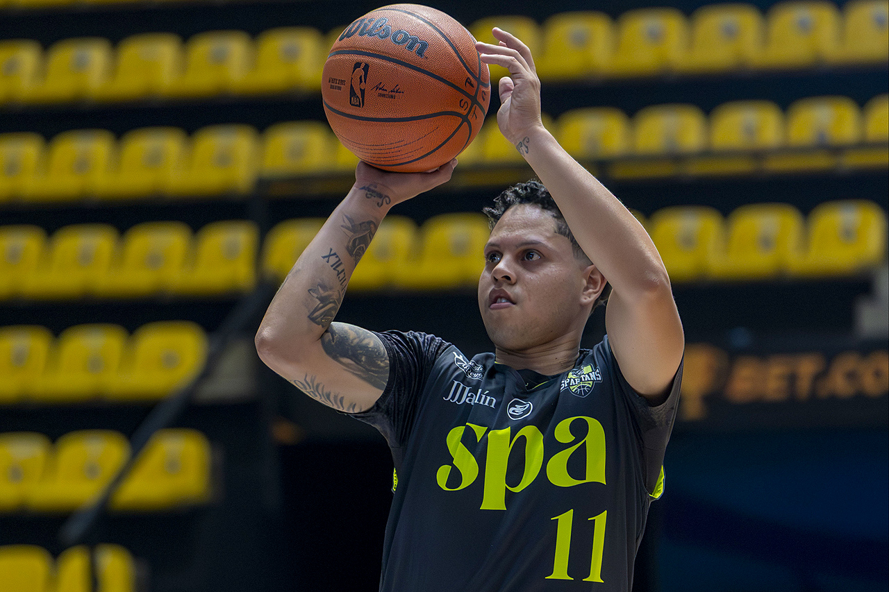 Heldrin Guillent Spartans Distrito Capital SPB
