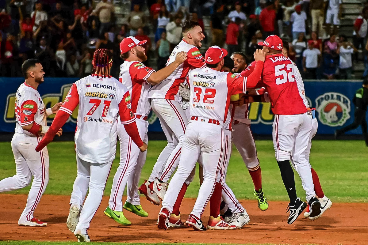 Bravos vs Cardenales