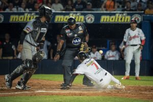 Águilas del Zulia alza el vuelo ante Leones del Caracas