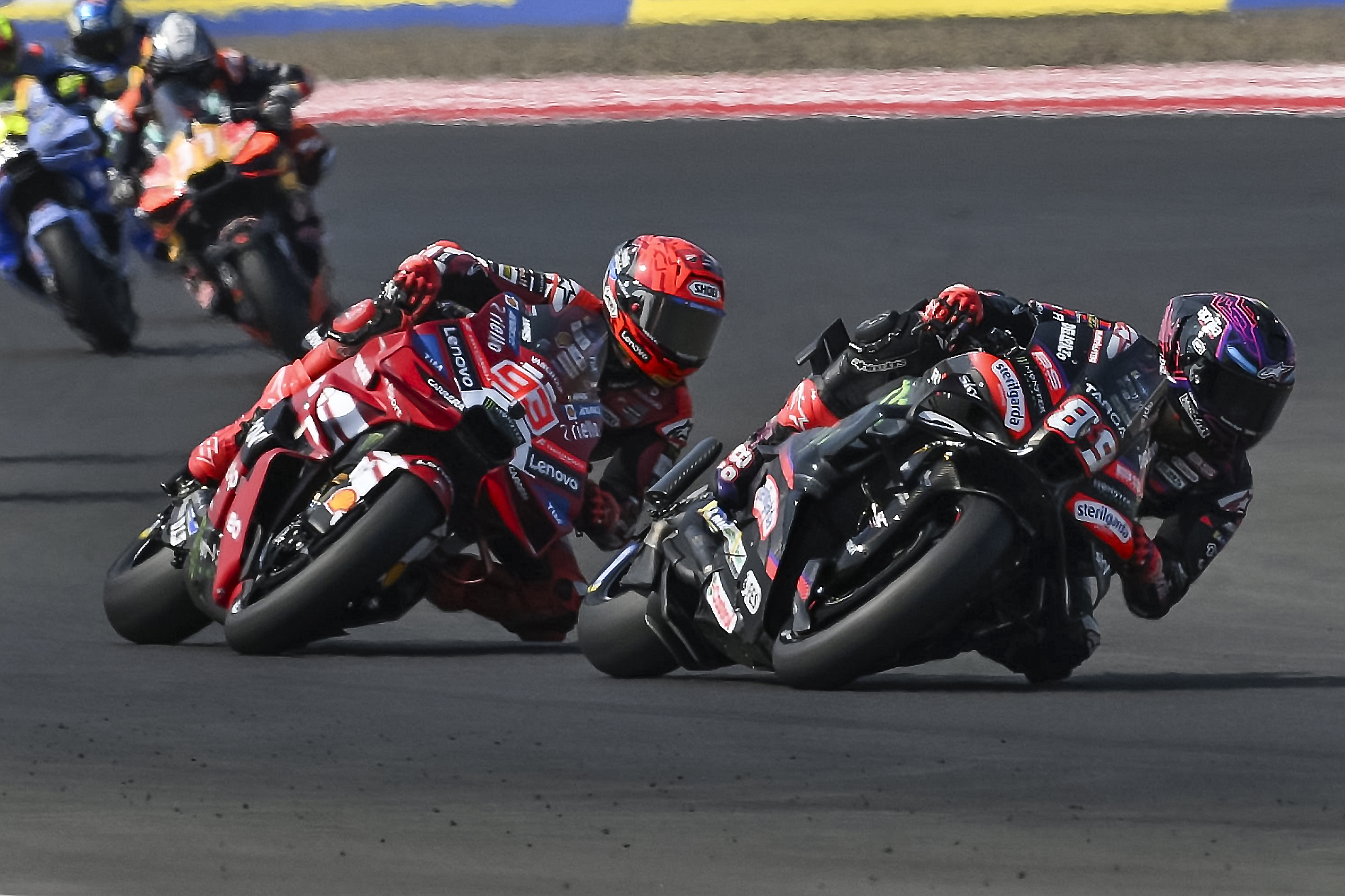 Jorge Martín (Aprilia Racing) lidera por delante de Marc Márquez (Ducati Lenovo Team)